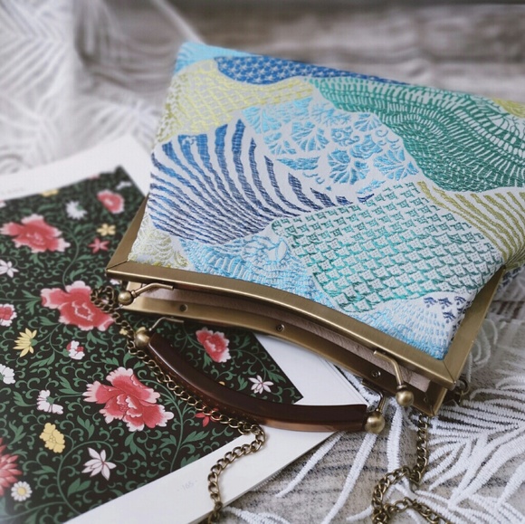 Embroidered Mountain Clutch Or Retro Woman Handbag